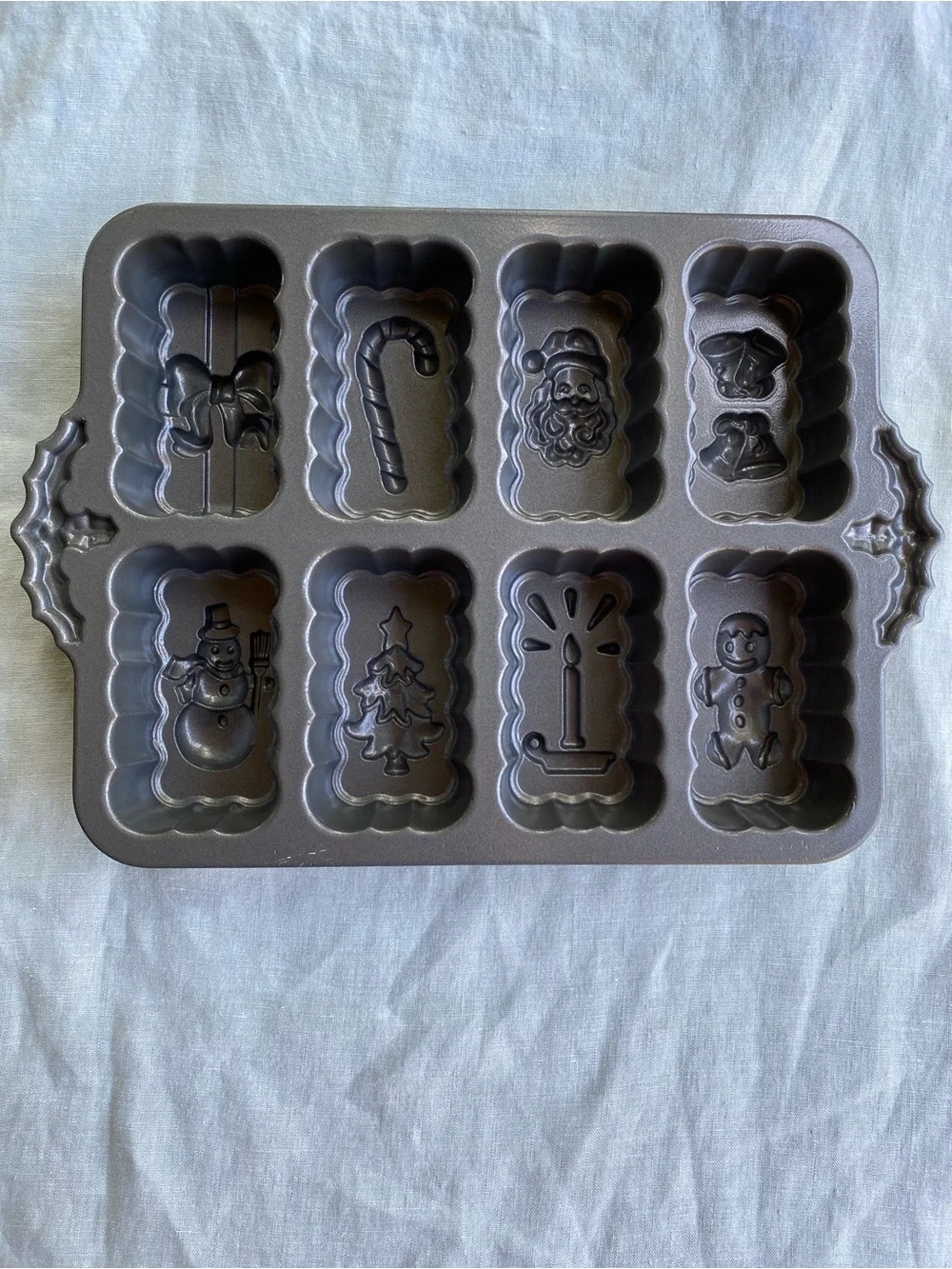 Nordic Ware 6 cup holiday mini loaf cake pan Christmas Santa candy cane present